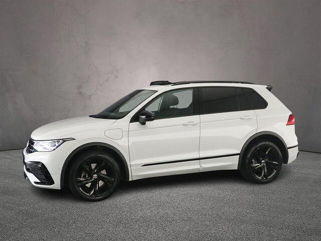 Volkswagen TIGUAN R-Line Business+ 1.4 TSI eHybrid 245pk DSG Automaat Trekhaak, Black Style, Panoramadak, Head up display, Adaptive cruise control, Elektrische achterklep