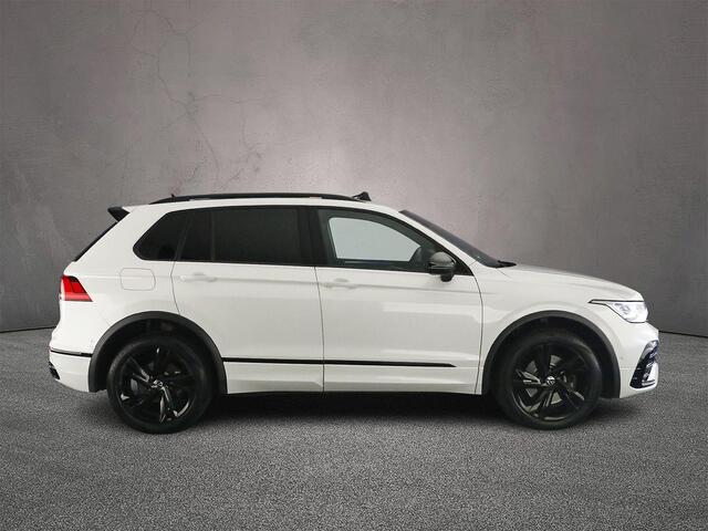 Volkswagen TIGUAN R-Line Business+ 1.4 TSI eHybrid 245pk DSG Automaat Trekhaak, Black Style, Panoramadak, Head up display, Adaptive cruise control, Elektrische achterklep