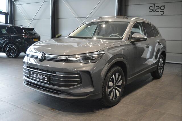 Volkswagen TIGUAN 1.5 eHybrid Life 30 Years Edition pano carplay 17 inch !!
