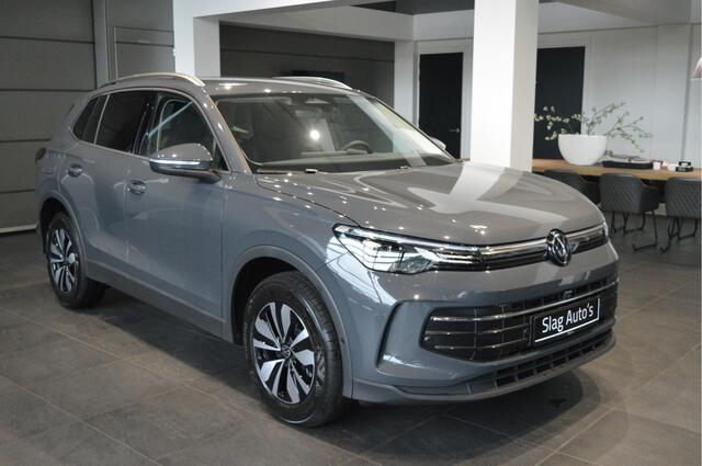 Volkswagen TIGUAN 1.5 eHybrid Life 30 Years Edition camera carplay 17 inch !!