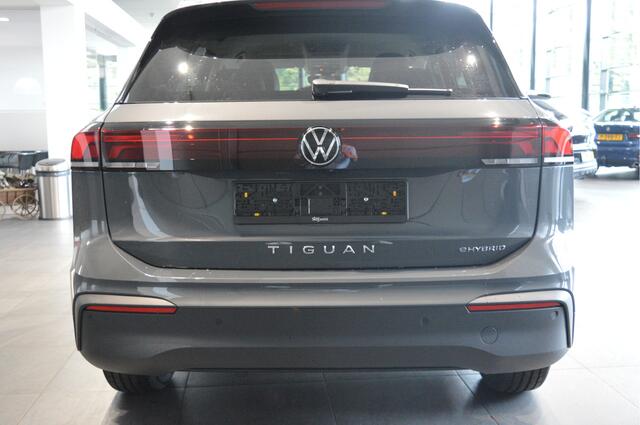 Volkswagen TIGUAN 1.5 eHybrid Life 30 Years Edition camera carplay 17 inch !!