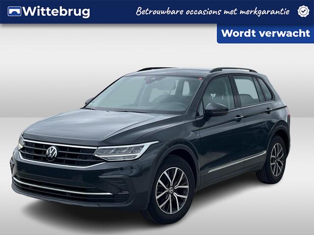Volkswagen TIGUAN 1.5 TSI 150 pk Life / Voorstoelen, verwarmbaar / Achteruitrijcamera / Bluetooth Telefoonvoorbereiding 17'' LMV trans