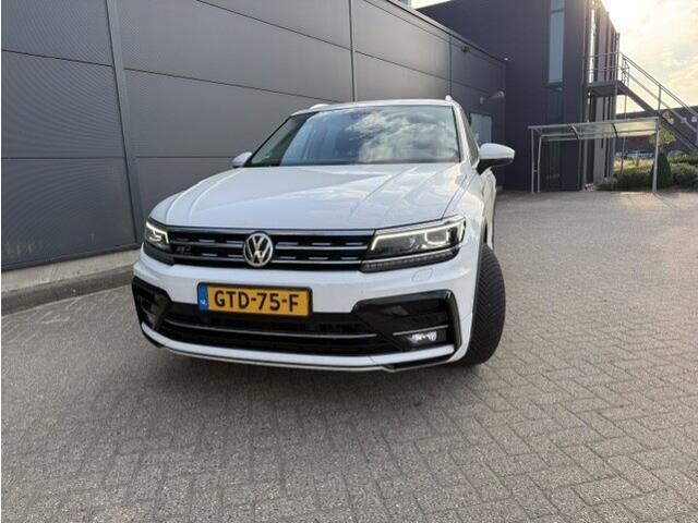 Volkswagen TIGUAN 2.0 TSI 4M. Highline Business R-Line | Pano | Trekhaak | Velours | Adaptieve Cruise