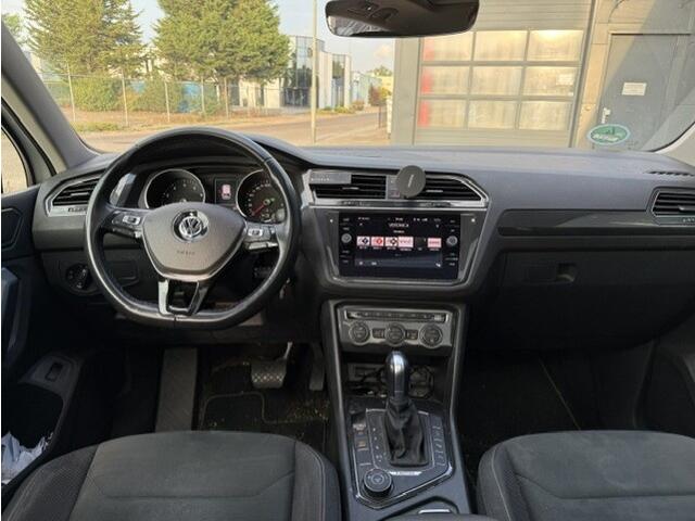 Volkswagen TIGUAN 2.0 TSI 4M. Highline Business R-Line | Pano | Trekhaak | Velours | Adaptieve Cruise