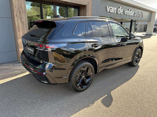 Volkswagen TIGUAN 1.5 eHybrid R-Line | Black line | 360 Camera | Trekhaak | Dode hoek | IQ light | Elek. klep | Rijklaar incl. garantie