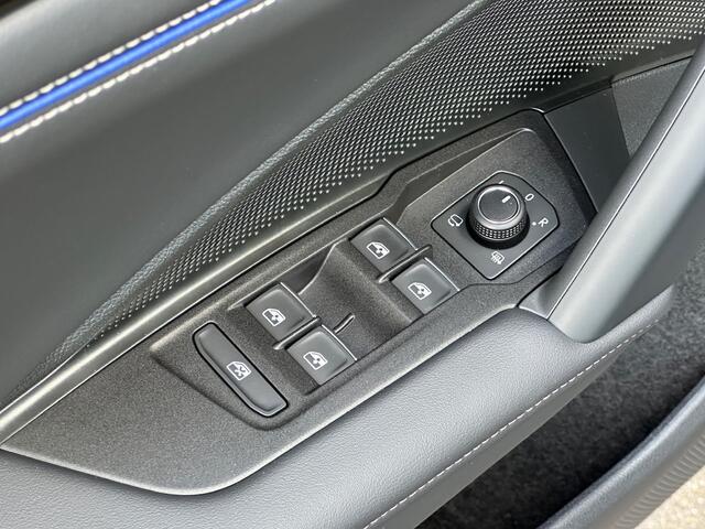 Volkswagen TIGUAN 1.5 eHybrid R-Line | Black line | 360 Camera | Trekhaak | Dode hoek | IQ light | Elek. klep | Rijklaar incl. garantie