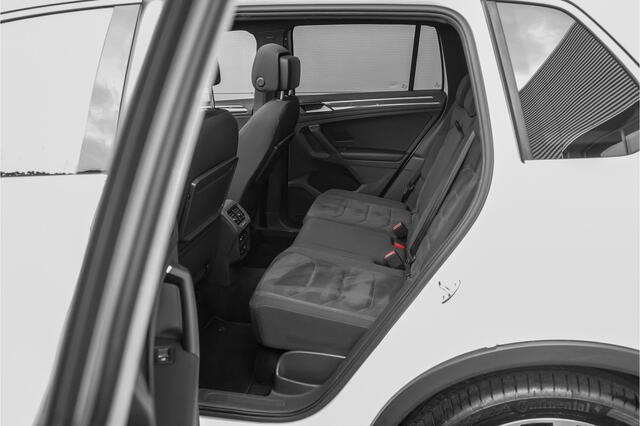 Volkswagen TIGUAN 1.5 TSI DSG R-Line Pano ACC Camera CarPlay 20" Suzuka
