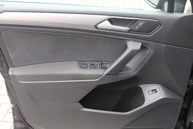 Volkswagen TIGUAN 1.4 TSI CL. 7P/ Automaat / Navigatie / Black-Edition