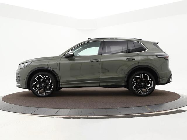 Volkswagen TIGUAN 1.5 eHybrid 272pk DSG R-Line Edition · Panoramadak · 360 Camera · Harman Kardon Audio · Inklap. Trekhaak · Matrix LED · Head-Up Display · Keyless · Garantie t/m 19-11-2030 of 100.000km