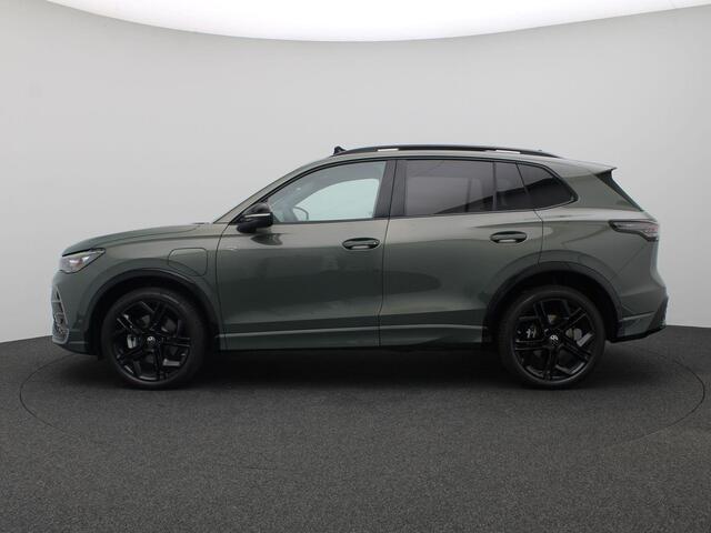 Volkswagen TIGUAN 1.5 eHybrid R-Line Edition 272PK DSG Panoramadak, Trekhaak, 360gr. Camera, Black Style, 20" LM Velgen, Head-Up Display, Harman Kardon Audio, Elektr. Achterklep