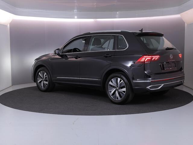 Volkswagen TIGUAN 1.4 TSI eHybrid Elegance 245 pk Automaat (DSG) | Navigatie | Parkeersensoren (Park assist) | Rondomzicht camera | Matrix LED koplampen | Head-up display | Autom. airco (3 zones) |