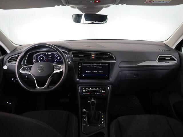 Volkswagen TIGUAN 1.4 TSI eHybrid Elegance 245 pk Automaat (DSG) | Navigatie | Parkeersensoren (Park assist) | Rondomzicht camera | Matrix LED koplampen | Head-up display | Autom. airco (3 zones) |