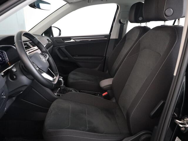 Volkswagen TIGUAN 1.4 TSI eHybrid Elegance 245 pk Automaat (DSG) | Navigatie | Parkeersensoren (Park assist) | Rondomzicht camera | Matrix LED koplampen | Head-up display | Autom. airco (3 zones) |