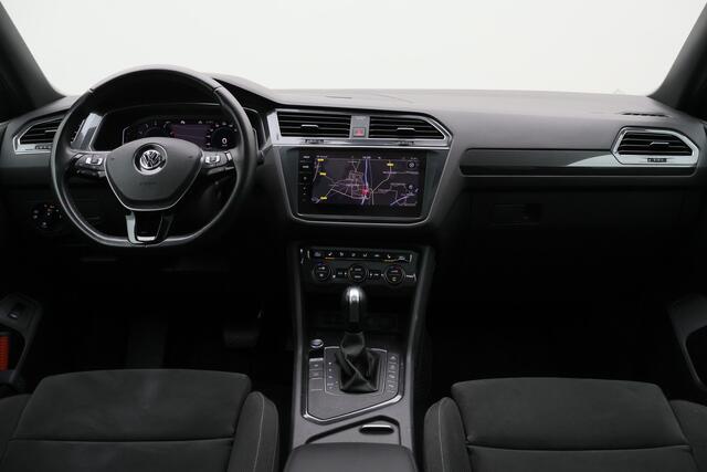 Volkswagen TIGUAN Allspace 1.5 TSI Highline Business R 7p. Panoramadak, Keyless, ACC, Trekhaak, Apple Carplay, Camera, 20"