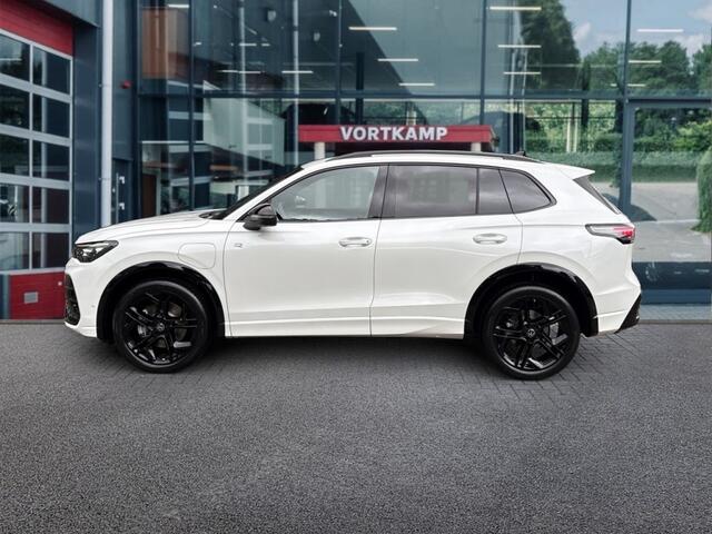 Volkswagen TIGUAN 1.5 TSI eHYBRID R-LINE BLACK-OPTIK TREKHAAK/360CAM/ELEK-KLEP/ACC/HUD/STOEL+STUURVERW