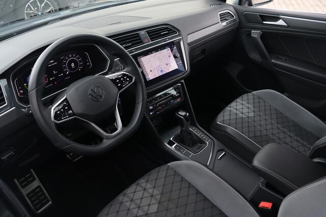 Volkswagen TIGUAN 1.4 TSI eHybrid R-Line | Trekhaak | ACC | 19 Inch |