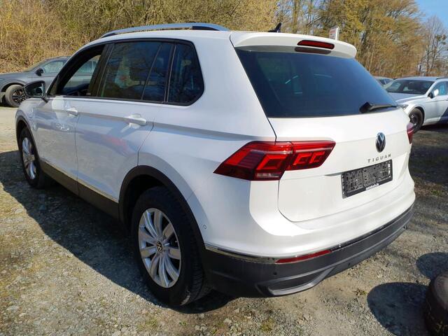 Volkswagen TIGUAN 1.4 TSI eHybrid 245pk DSG Life / Matrix LED / Navigatie Pro / 360 Camera / Trekhaak