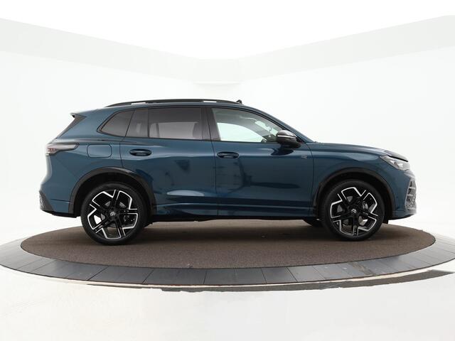 Volkswagen TIGUAN 1.5 204pk DSG eHybrid R-Line · Panoramadak · Harman Kardon · Leder · 360 Camera · Wegklapbare Trekhaak · Stoelventilatie · Massage · 20'' Inch ·