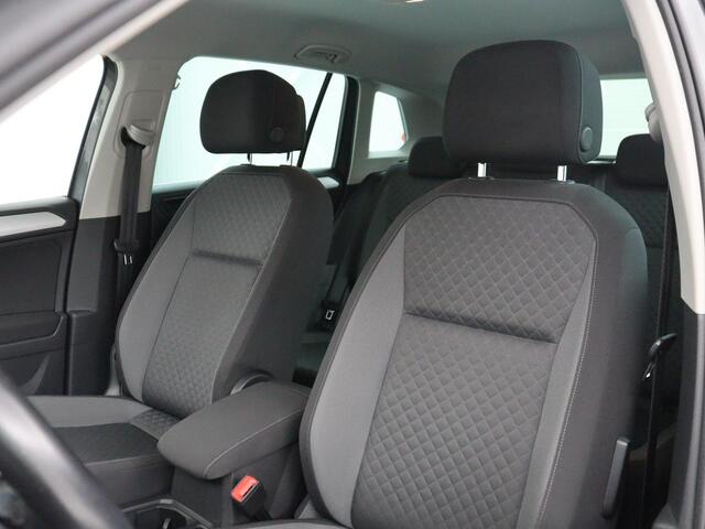 Volkswagen TIGUAN 2.0 TSI 4Motion Highline Business R | Adaptive cruise | Carplay | Stuur/stoel verwarming | 3 zone klimaat | Climate control | Bluetooth | Navigatie | Elektrische achterklep