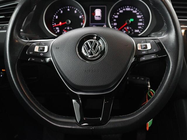 Volkswagen TIGUAN 2.0 TSI 4Motion Highline Business R | Adaptive cruise | Carplay | Stuur/stoel verwarming | 3 zone klimaat | Climate control | Bluetooth | Navigatie | Elektrische achterklep