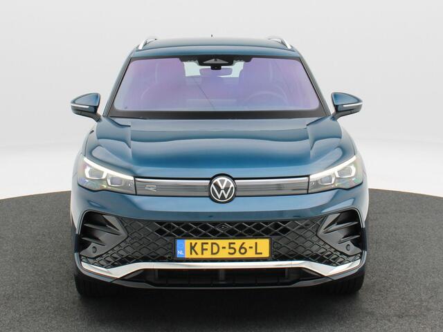 Volkswagen TIGUAN 1.5 eHybrid 272 Pk Automaat R-Line | Trekhaak | Head-up | 360° Camera | Stoel/Stuur Verwarming | Massage | Stoel Ventilatie | Adaptive cruise | 19 Inch | 24.515 Km !!