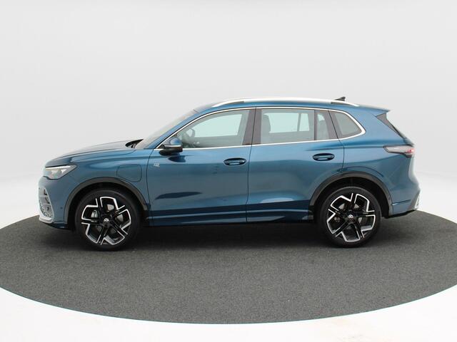 Volkswagen TIGUAN 1.5 eHybrid 272 Pk Automaat R-Line | Trekhaak | Head-up | 360° Camera | Stoel/Stuur Verwarming | Massage | Stoel Ventilatie | Adaptive cruise | 19 Inch | 24.515 Km !!