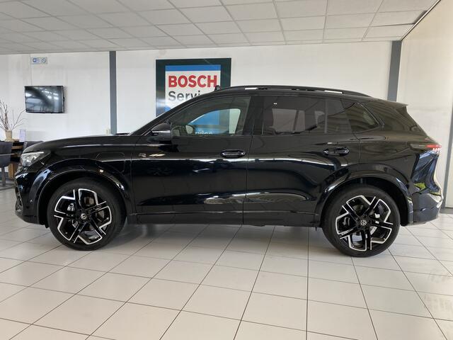 Volkswagen TIGUAN 1.5 eHybrid R-Line Edition 272 PK Black-Style Panoramadak , Headup , Dynamic Light, Trekhaak, Leer , Massage stoelen