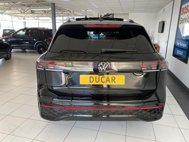 Volkswagen TIGUAN 1.5 eHybrid R-Line Edition 272 PK Black-Style Panoramadak , Headup , Dynamic Light, Trekhaak, Leer , Massage stoelen