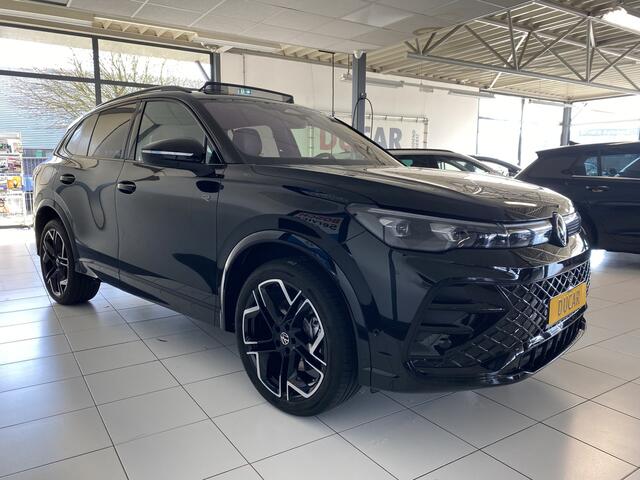Volkswagen TIGUAN 1.5 eHybrid R-Line Edition 272 PK Black-Style Panoramadak , Headup , Dynamic Light, Trekhaak, Leer , Massage stoelen