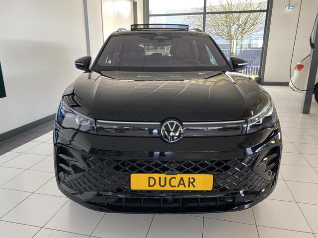 Volkswagen TIGUAN 1.5 eHybrid R-Line Edition 272 PK Black-Style Panoramadak , Headup , Dynamic Light, Trekhaak, Leer , Massage stoelen