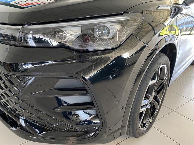 Volkswagen TIGUAN 1.5 eHybrid R-Line Edition 272 PK Black-Style Panoramadak , Headup , Dynamic Light, Trekhaak, Leer , Massage stoelen