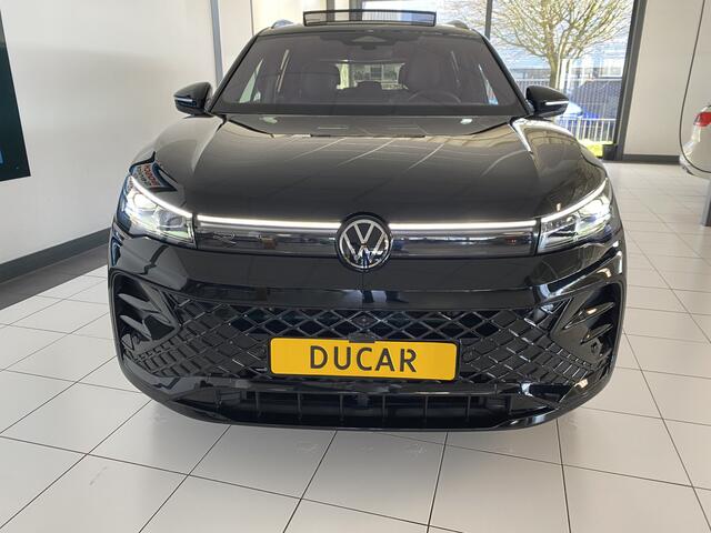 Volkswagen TIGUAN 1.5 eHybrid R-Line Edition 272 PK Black-Style Panoramadak , Headup , Dynamic Light, Trekhaak, Leer , Massage stoelen
