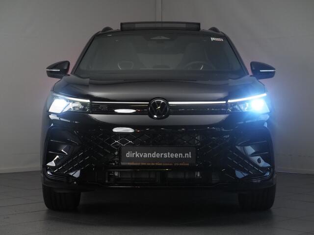 Volkswagen TIGUAN 1.5 eHybrid R-Line Edition | Massagefunctie Voor | Stoelverwarming | Plug-in | 360° Camera | Panoramadak | Dodehoekdetectie |