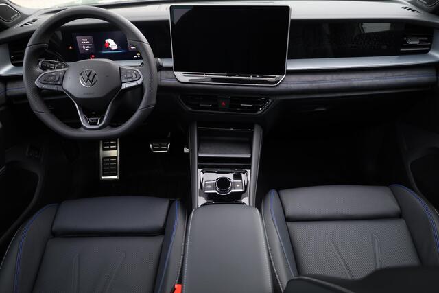 Volkswagen TIGUAN 1.5 eHybrid R-Line Edition 272PK / 200kW DSG, Wegklapbare trekhaak incl. aanhangermanoeuvreerhulp (Trailer Assist), LED Matrix (IQ.Lights), adaptieve cruise control (ACC) met Travel Assist, 20" 'York' LMV, parkeerassistent (Park Assist Pro), Comfort pakket plus (verwarmbare voorstoelen, verwarmbare achterbank, verwarmbare voorruit), elektrische achterklep (Easy Open & Close), panoramadak, Harman Kardon geluidssysteem, Black Style pakket, Interieur Style pakket (lederen 'Varenna' bekleding, elektrisch verstelbare ErgoActive voorstoelen met massage- en geheugenfunctie), draadloos Apple Carplay & Android Auto, dodehoekdetectie (Side Assist) etc.