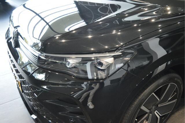 Volkswagen TIGUAN 1.5 eHybrid 3X R-Line Black Style head up pano 20 inch 272 pk !!