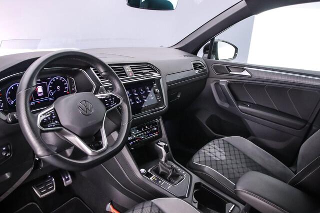 Volkswagen TIGUAN 1.5 TSI R-Line 150pk DSG Automaat, Trekhaak, Adaptive cruise control, Head-up display, 360 camera, Navigatie, App-connect, Elektrische achterklep