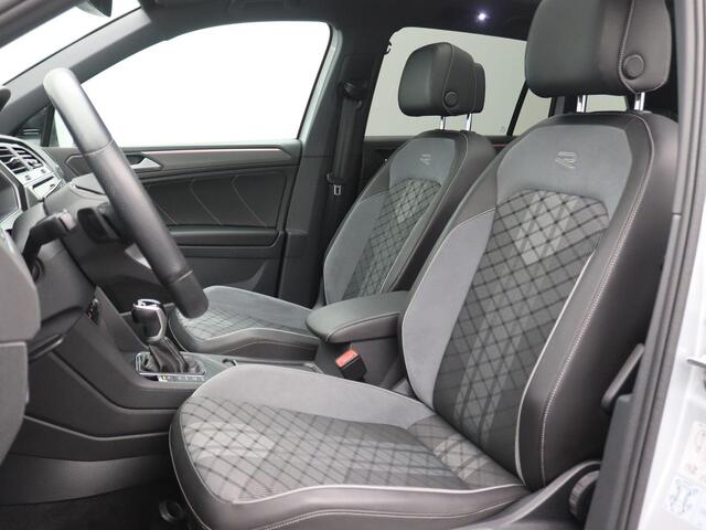 Volkswagen TIGUAN 1.4 TSI eHybrid R-Line Business 245PK DSG Panoramadak, Trekhaak, Black Style, 20" LM velgen, Matrix LED-Verlichting, Keyless, 17" Winterset