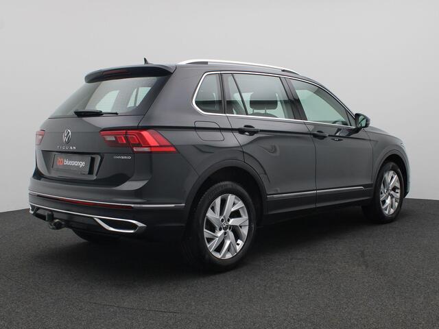 Volkswagen TIGUAN 1.4 TSI eHybrid Elegance 245 PK DSG Trekhaak, Matrix LED-Verlichting, Side Assist, Parkeersensoren voor en Achter, Elektrische Achterklep, 18" LM Velgen, Keyless, Dynamic Chassis