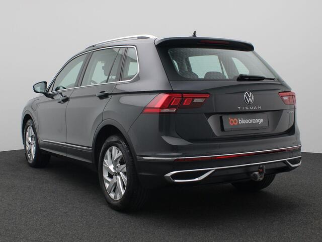 Volkswagen TIGUAN 1.4 TSI eHybrid Elegance 245 PK DSG Trekhaak, Matrix LED-Verlichting, Side Assist, Parkeersensoren voor en Achter, Elektrische Achterklep, 18" LM Velgen, Keyless, Dynamic Chassis