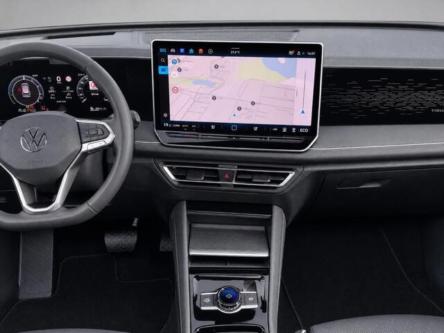 Volkswagen TIGUAN 1.5eHybrid 150kW/204PK Elegance · Leder · Panoramadak · Trekhaak · 360°Camera · Garantie t/m 08-09-2030 of 100000km.