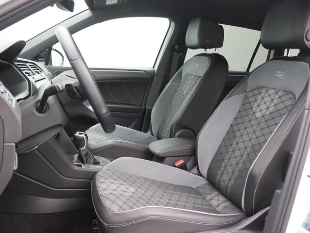 Volkswagen TIGUAN 1.4 TSI eHybrid R-Line Business 245PK DSG Trekhaak, Black Style, 20" LM Velgen, Achteruitrijcamera, Side Assist, Elektr. Achterklep, Matrix LED-Verlichting