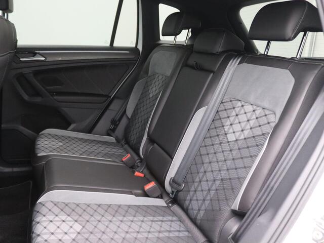 Volkswagen TIGUAN 1.4 TSI eHybrid R-Line Business 245PK DSG Trekhaak, Black Style, 20" LM Velgen, Achteruitrijcamera, Side Assist, Elektr. Achterklep, Matrix LED-Verlichting