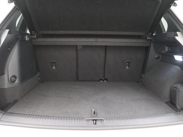 Volkswagen TIGUAN 1.4 TSI eHybrid R-Line Business 245PK DSG Trekhaak, Black Style, 20" LM Velgen, Achteruitrijcamera, Side Assist, Elektr. Achterklep, Matrix LED-Verlichting