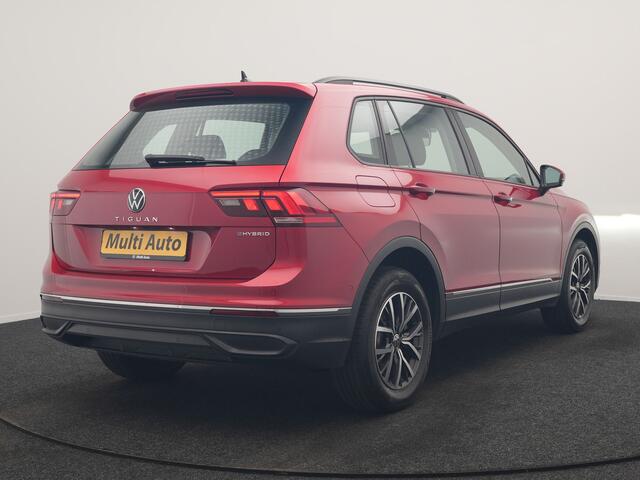 Volkswagen TIGUAN 1.4 TSI eHybrid Elegance PHEV 245pk Dealer O.H. | SOH 90.3% | Adaptive Cruise | IQ Light | Camera | Blis | Stoelen & Stuur Verwarmd | Apple Carplay | DAB | Navigatie | Lane Assist | 17"L.M | Plug In Hybrid
