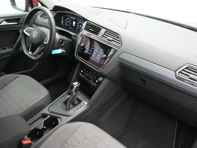Volkswagen TIGUAN 1.4 TSI eHybrid Elegance PHEV 245pk Dealer O.H. | SOH 90.3% | Adaptive Cruise | IQ Light | Camera | Blis | Stoelen & Stuur Verwarmd | Apple Carplay | DAB | Navigatie | Lane Assist | 17"L.M | Plug In Hybrid