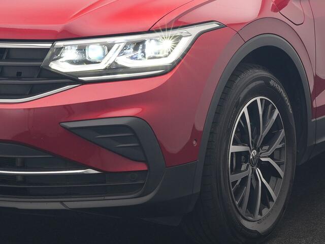 Volkswagen TIGUAN 1.4 TSI eHybrid Elegance PHEV 245pk Dealer O.H. | SOH 90.3% | Adaptive Cruise | IQ Light | Camera | Blis | Stoelen & Stuur Verwarmd | Apple Carplay | DAB | Navigatie | Lane Assist | 17"L.M | Plug In Hybrid