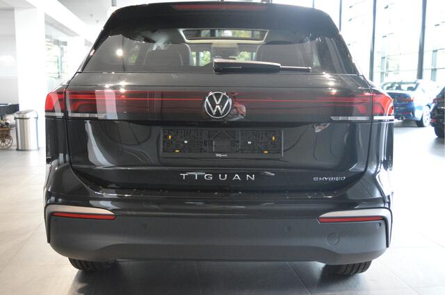 Volkswagen TIGUAN 1.5 eHybrid Life carplay cruise pano camera led 17 inch !!