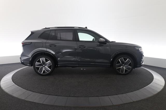 Volkswagen TIGUAN 1.5 eHybrid R-Line Edition 272PK DSG Panoramadak, Trekhaak, 360gr. Camera, Black Style, 20" LM Velgen, Head-Up Display, Harman Kardon Audio, Elektr. Achterklep