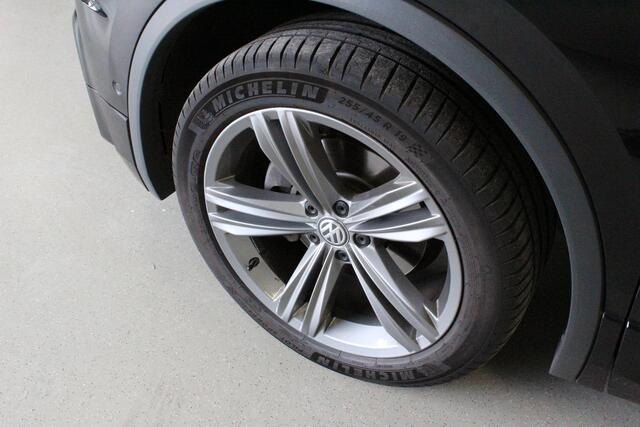 Volkswagen TIGUAN Allspace 1.5 TSI Highline Business R 7p. TREKHAAK | ACC | CLIMA | 7P. | DIGI-DASH | NAVI | CARPLAY
