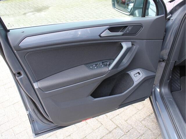 Volkswagen TIGUAN 1.5 TSI Sport Business /NAVI/Camera/19'LM/Keyless/ACC/Carplay/LED/PDC/Keyless/Stuurverwarming/NAP! 2e eig!